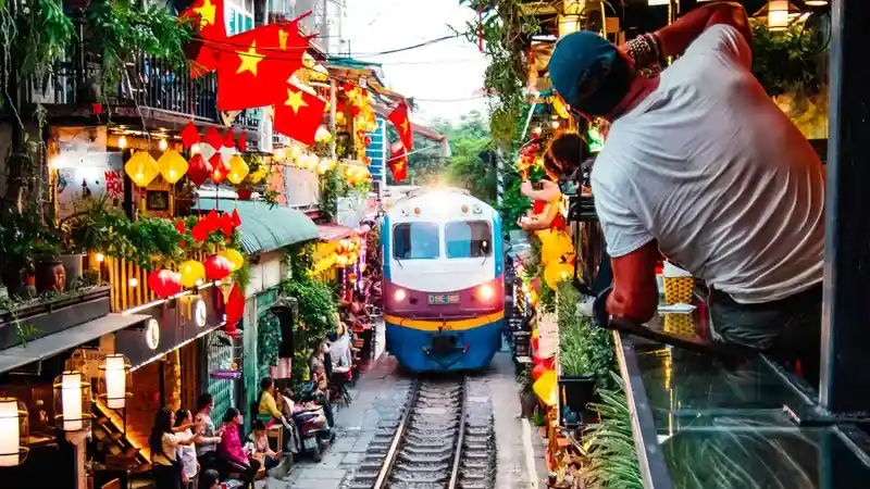 Expérience Hanoi Train Street tour thumbnail